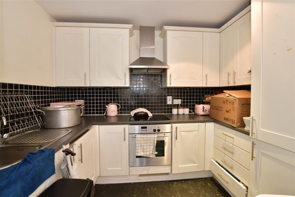 Property photo 3 of 7 Kitchen