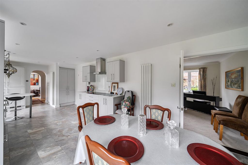 Additional image 13 of 4 bed detached house for saleShrublands Drive, Lightwater GU18