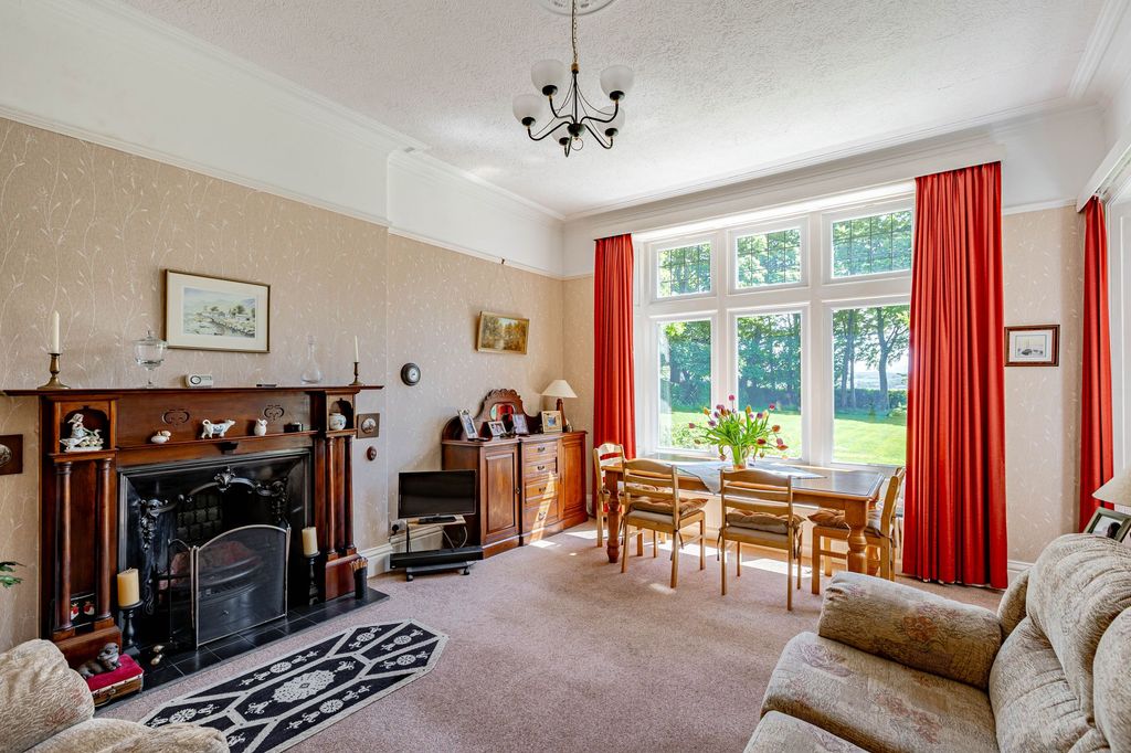 Property photo 2 of 60