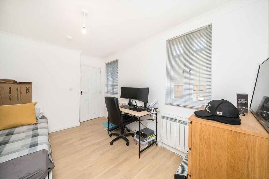 Property photo 3 of 6