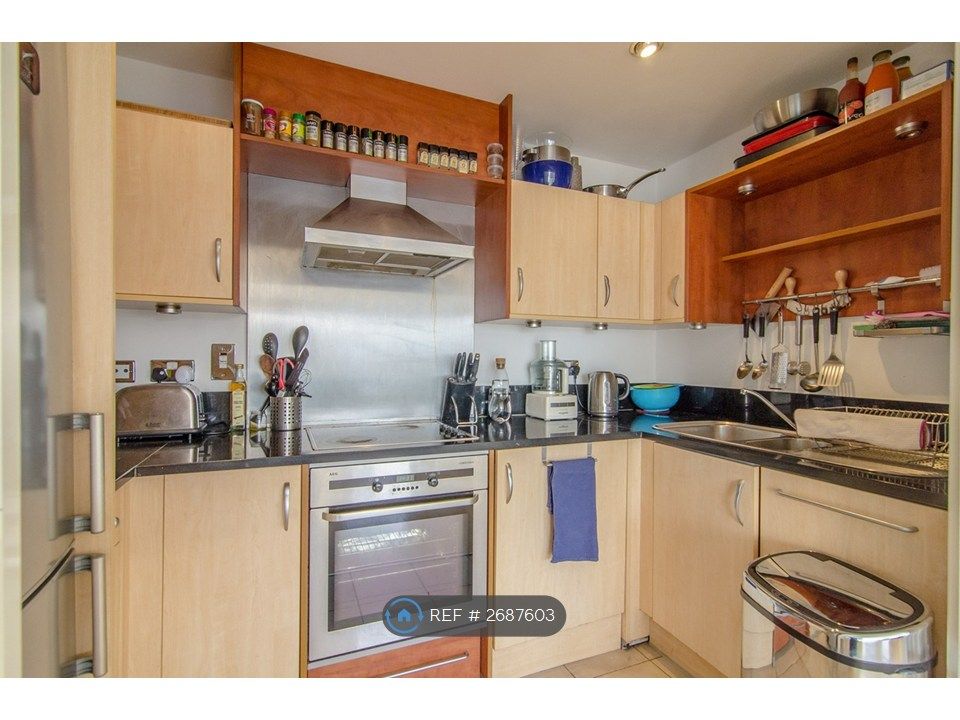 Property photo 3 of 11 Kitchen