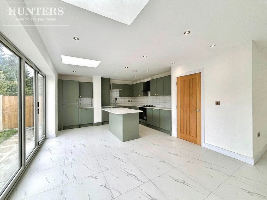 Property photo 3 of 21 Pbox-Kitchen-332286.Jpeg