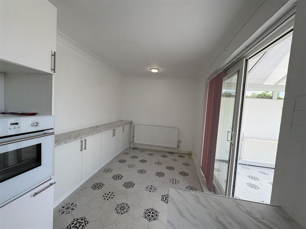 Property photo 2 of 18 Kitchen