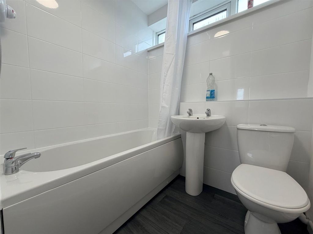 Property photo 3 of 7 Bathroom/WC