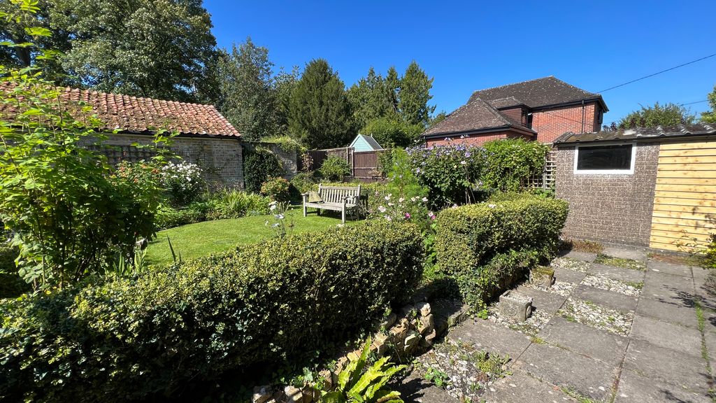 Property photo 2 of 14 Garden