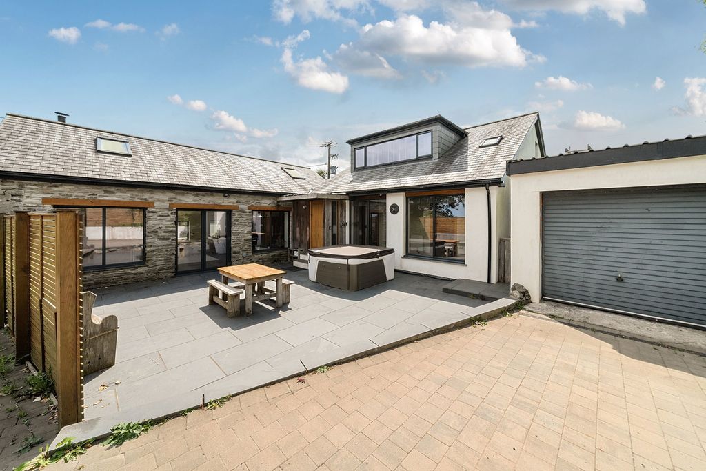 Property photo 1 of 25