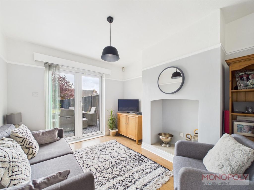 Property photo 2 of 12 Family/Sitting Room