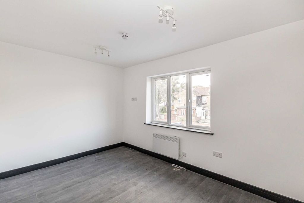 Property photo 1 of 3