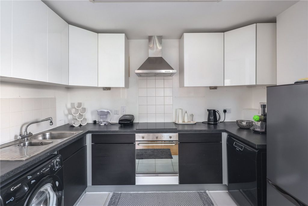 Property photo 3 of 18 Kitchen