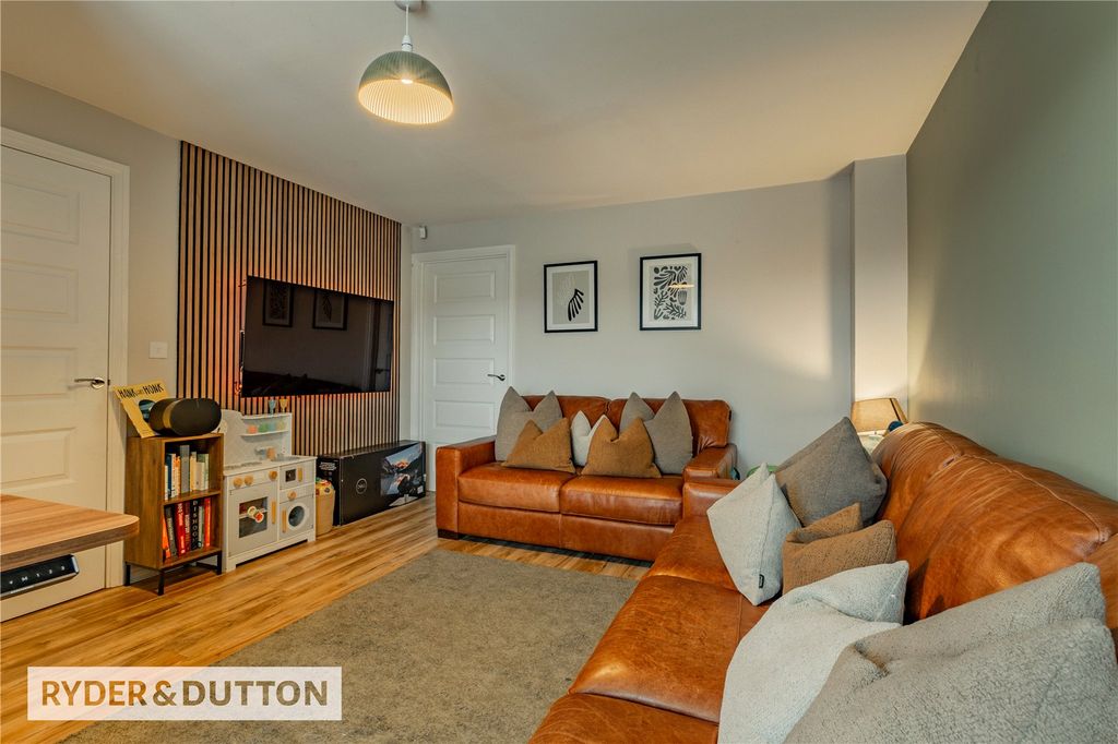 Property photo 2 of 17 Lounge