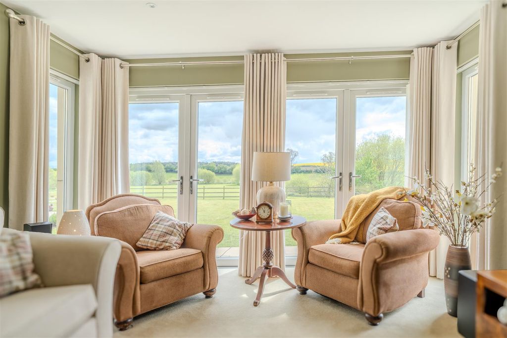 Property photo 2 of 36 Oaklands_Lifestyle-2.Jpg