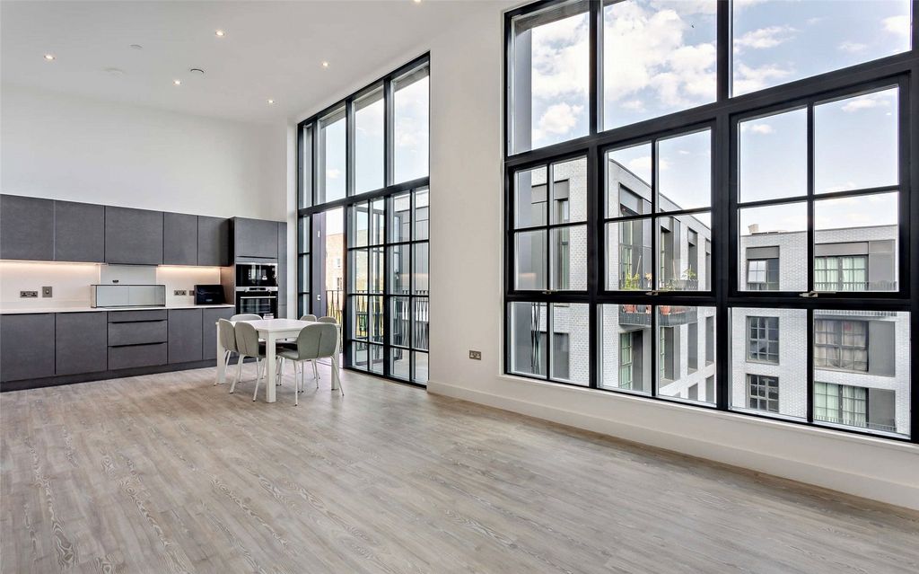 Property photo 1 of 17 Reception Room