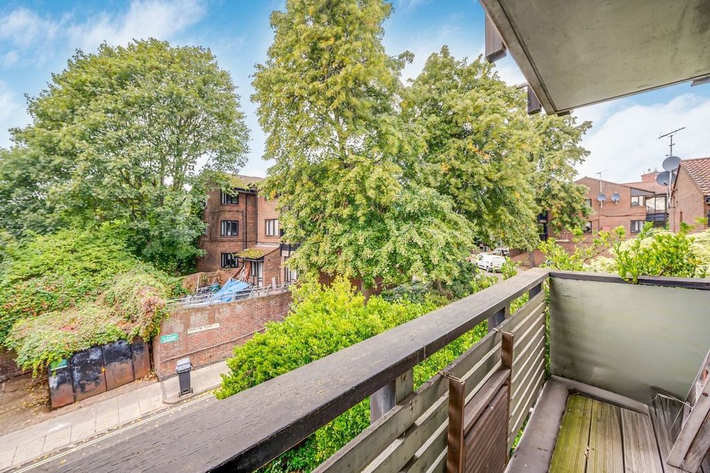 Property photo 2 of 9 Balcony