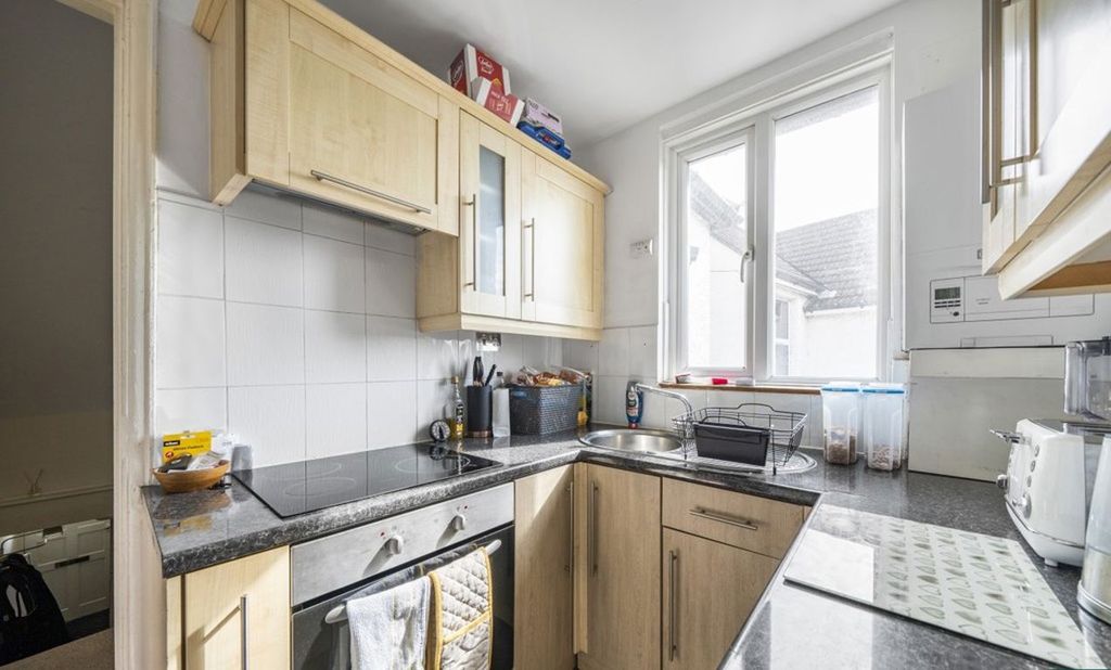 Property photo 3 of 13 7F476d43-B516-447A-8249-d3Cbde9Aaa9c