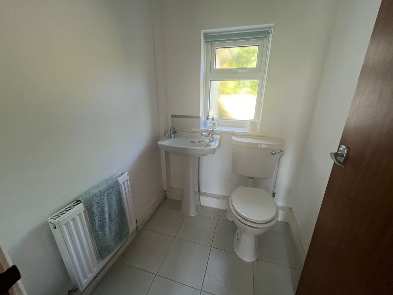 Property photo 2 of 11 Cloakroom