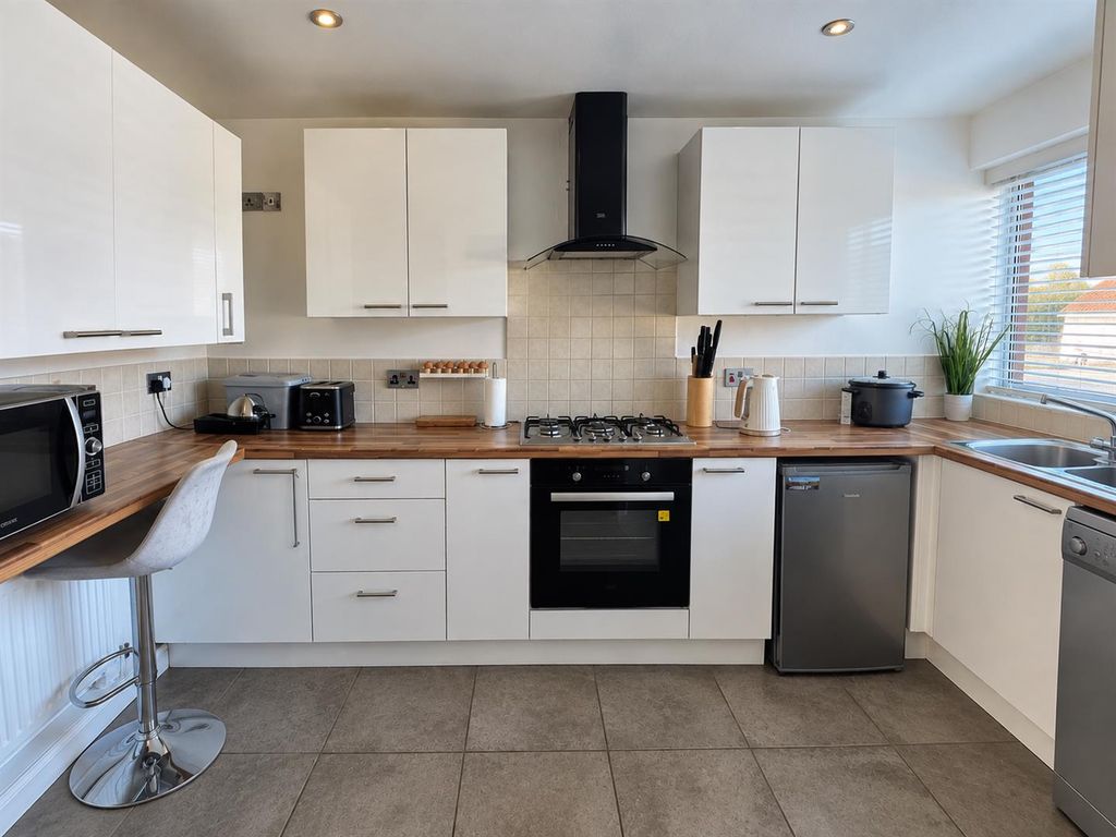 Property photo 2 of 14 Kitchen