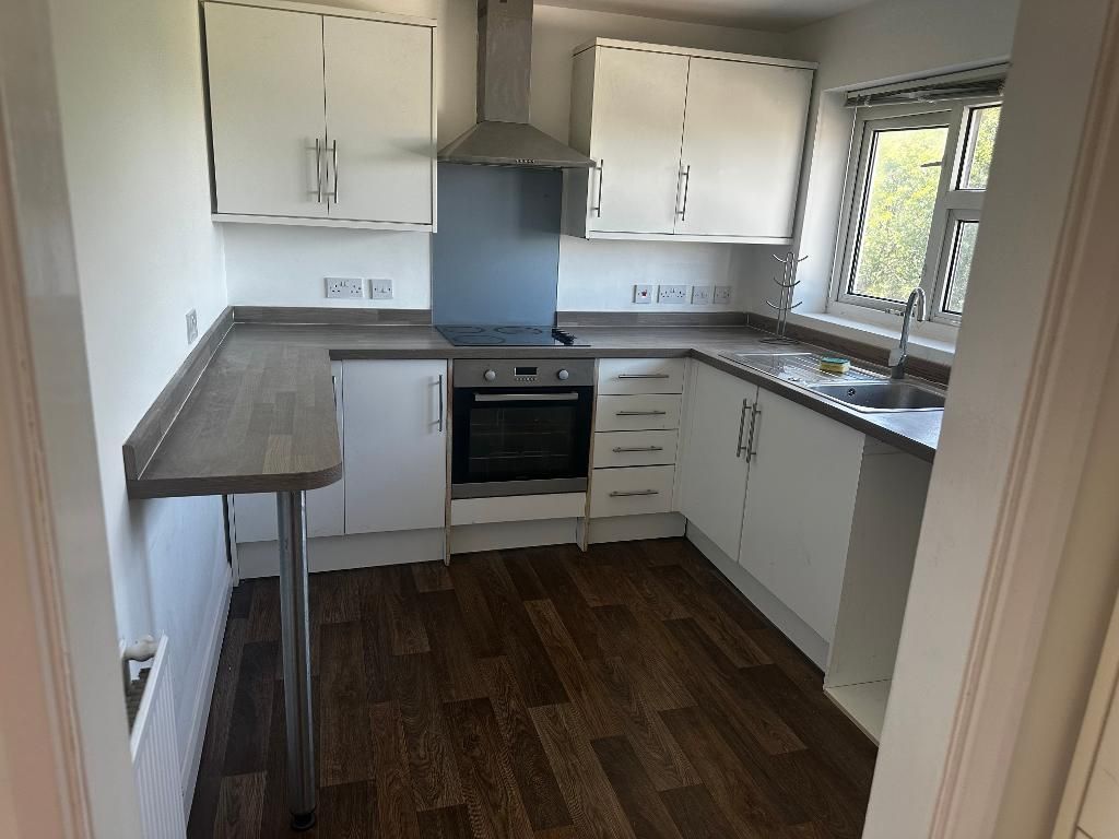 Property photo 3 of 12 Kitchen