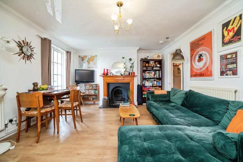 Property photo 3 of 10 Bedroom