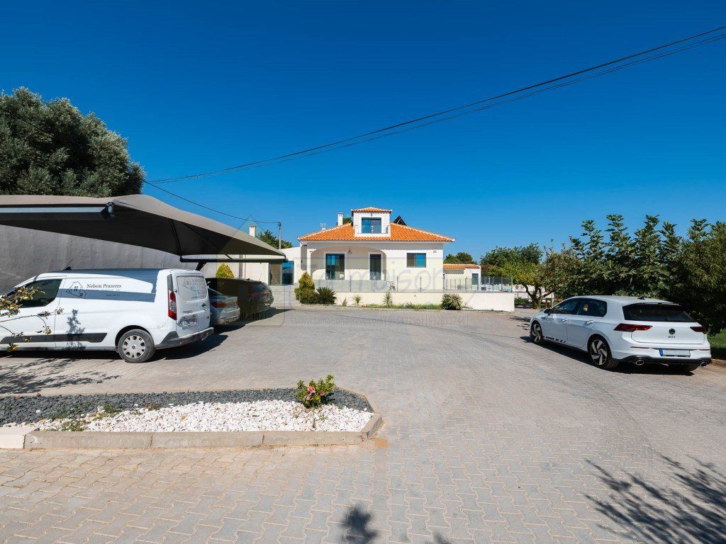 Property photo 3 of 48
