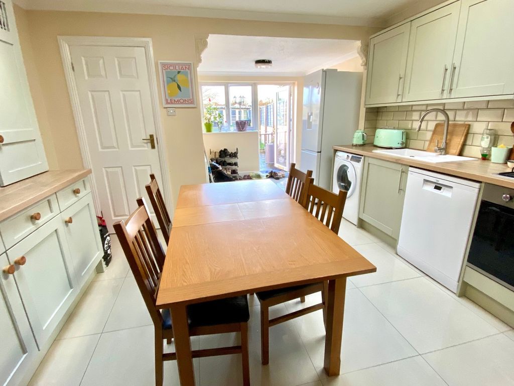 Property photo 3 of 15 Kitchen