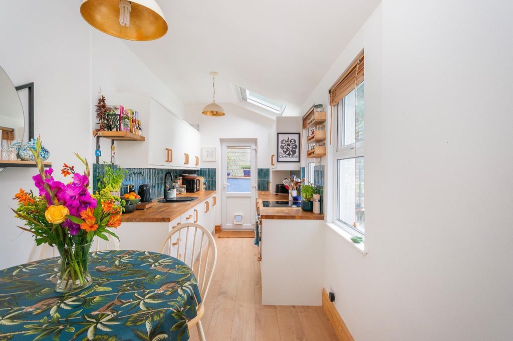 Property photo 1 of 40 2B5R2Bav - Kitchen Diner G.Jpg