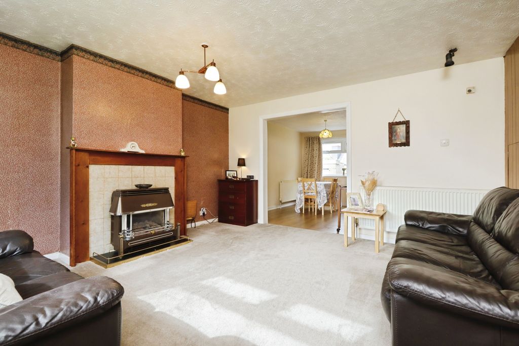 Property photo 3 of 15 Lounge