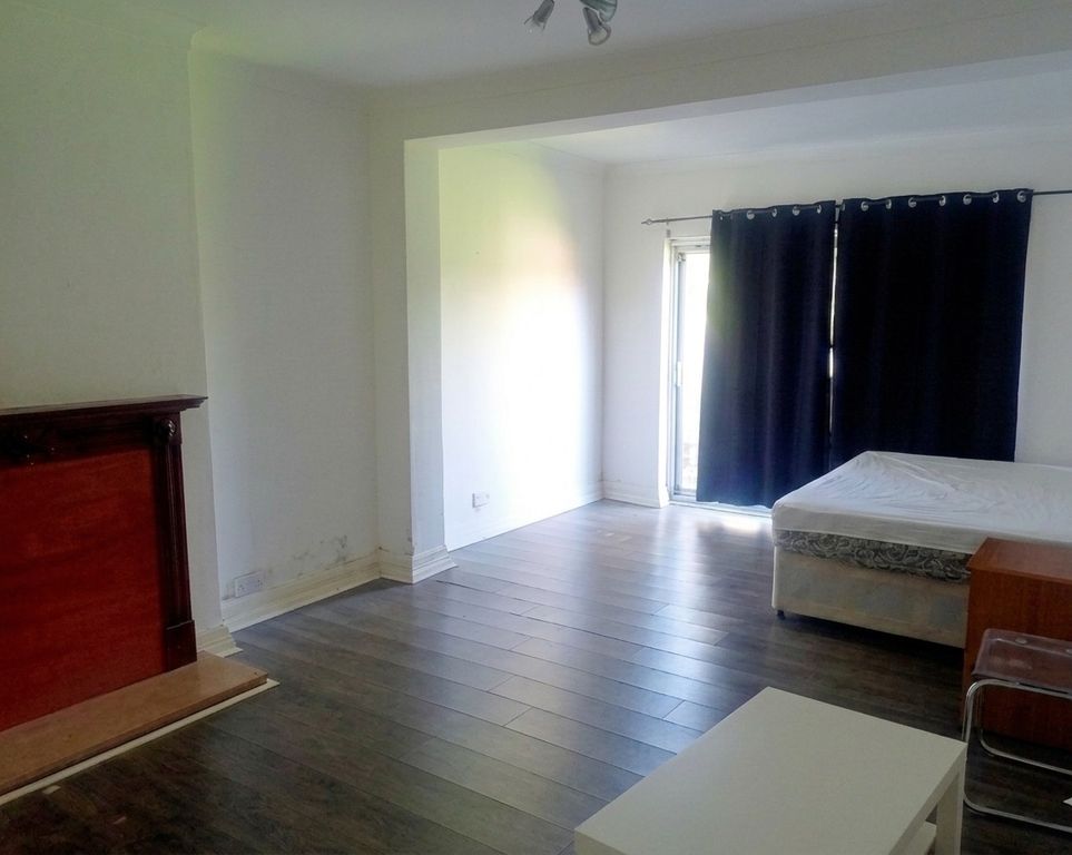 Property photo 1 of 2