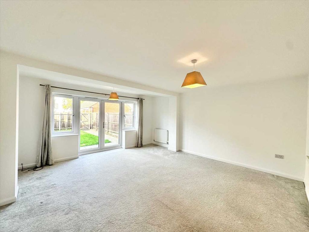 Property photo 3 of 28 Living Room