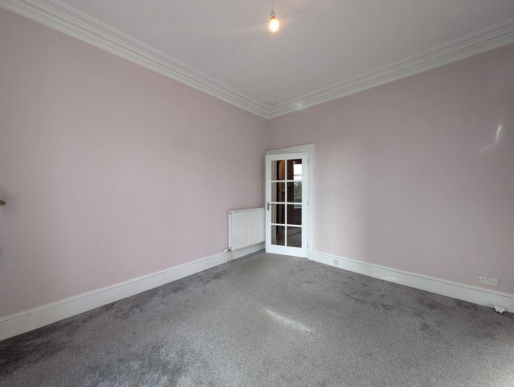 Property photo 1 of 8 Living Room