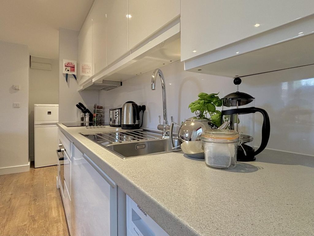 Property photo 2 of 7 Kitchen