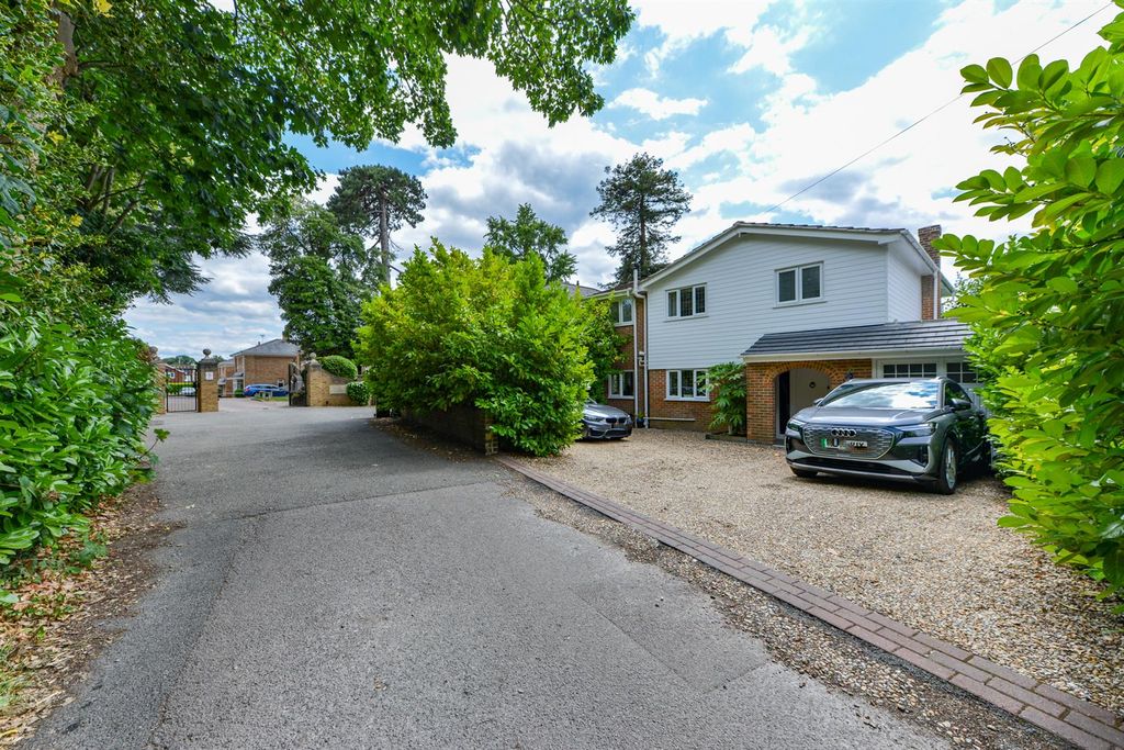 Property photo 1 of 31 Fintonagh Drive3.Jpg