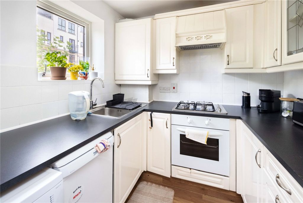 Property photo 3 of 8 Kitchen