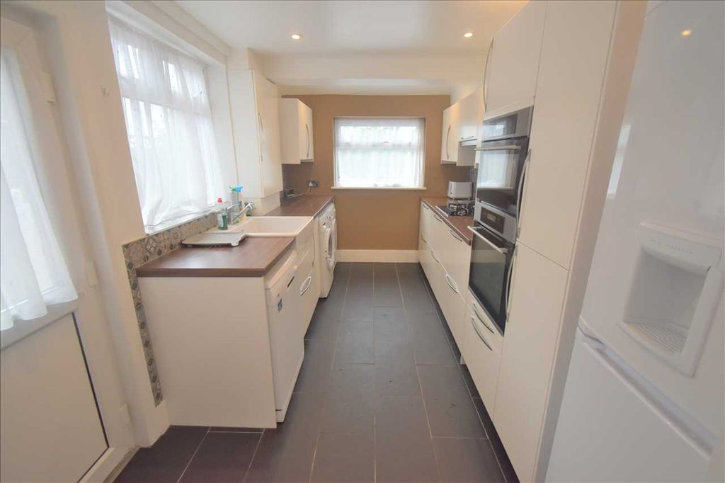 Property photo 2 of 4 Kitchen