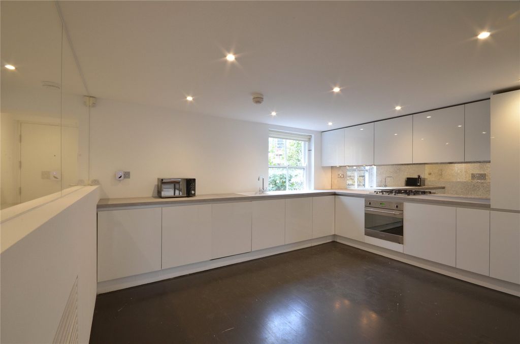 Property photo 3 of 11 Picture No. 12