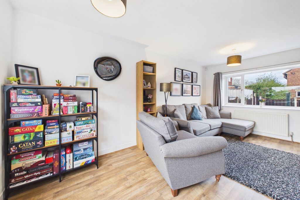 Property photo 3 of 22 Lounge