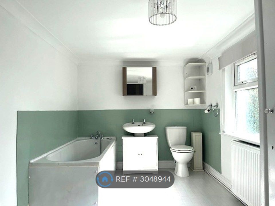 Property photo 3 of 8 Bathroom