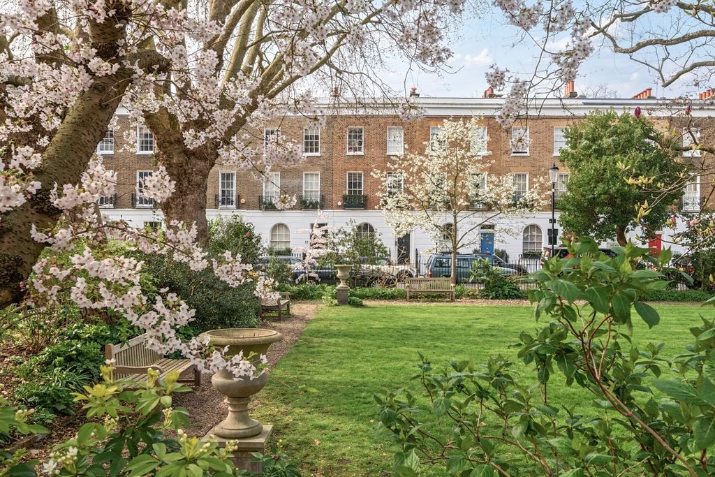 Property photo 3 of 23 Garden View