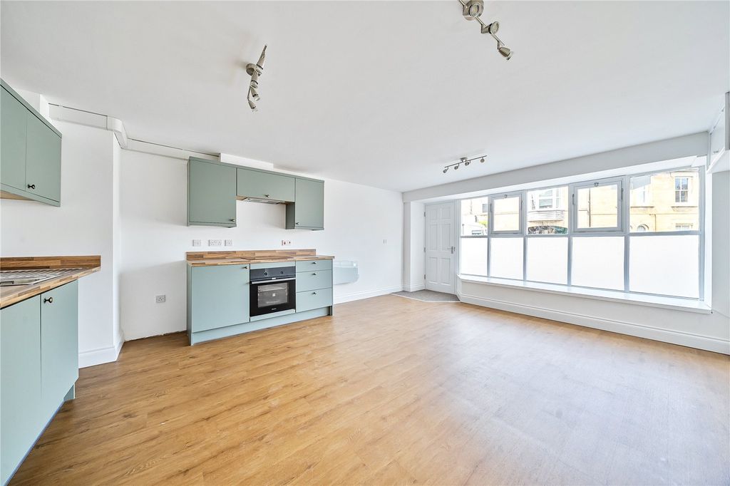 Property photo 3 of 11 Picture No. 13