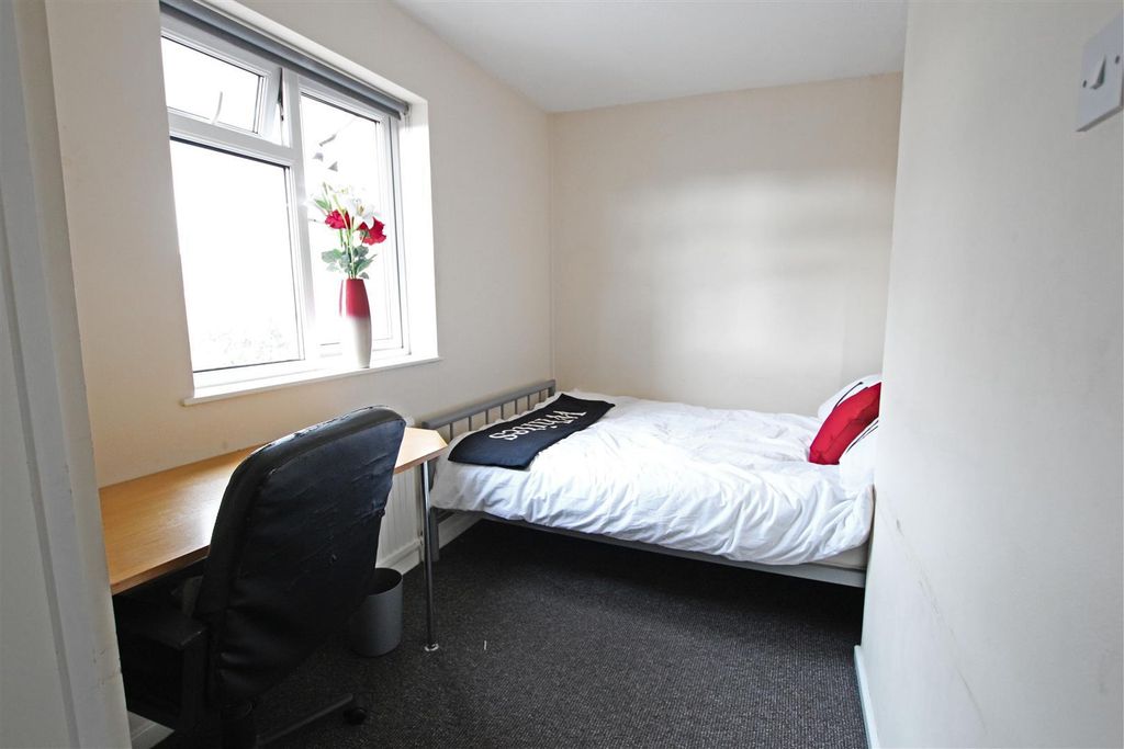 Property photo 2 of 9 6 Eliz.Jpg