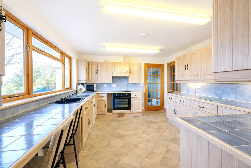 Property photo 2 of 15 2 - Picture No. 11