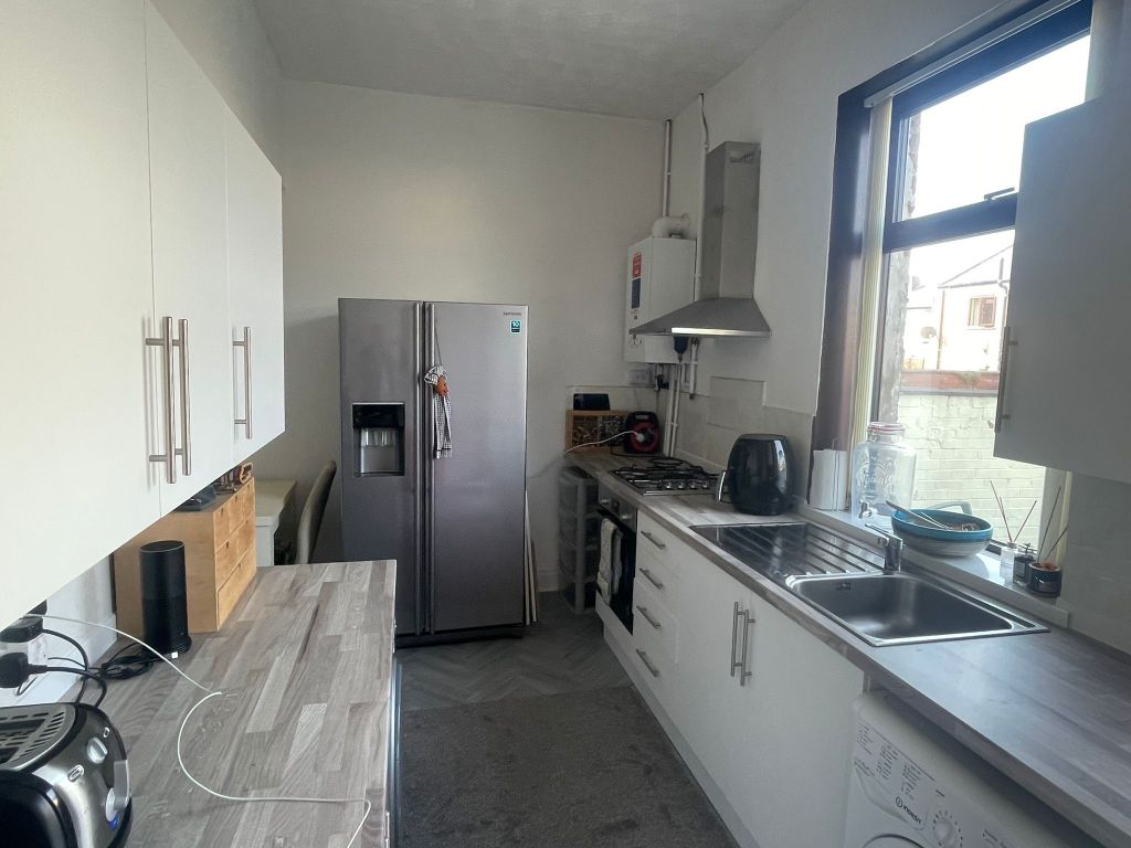 Property photo 3 of 6 Kitchen