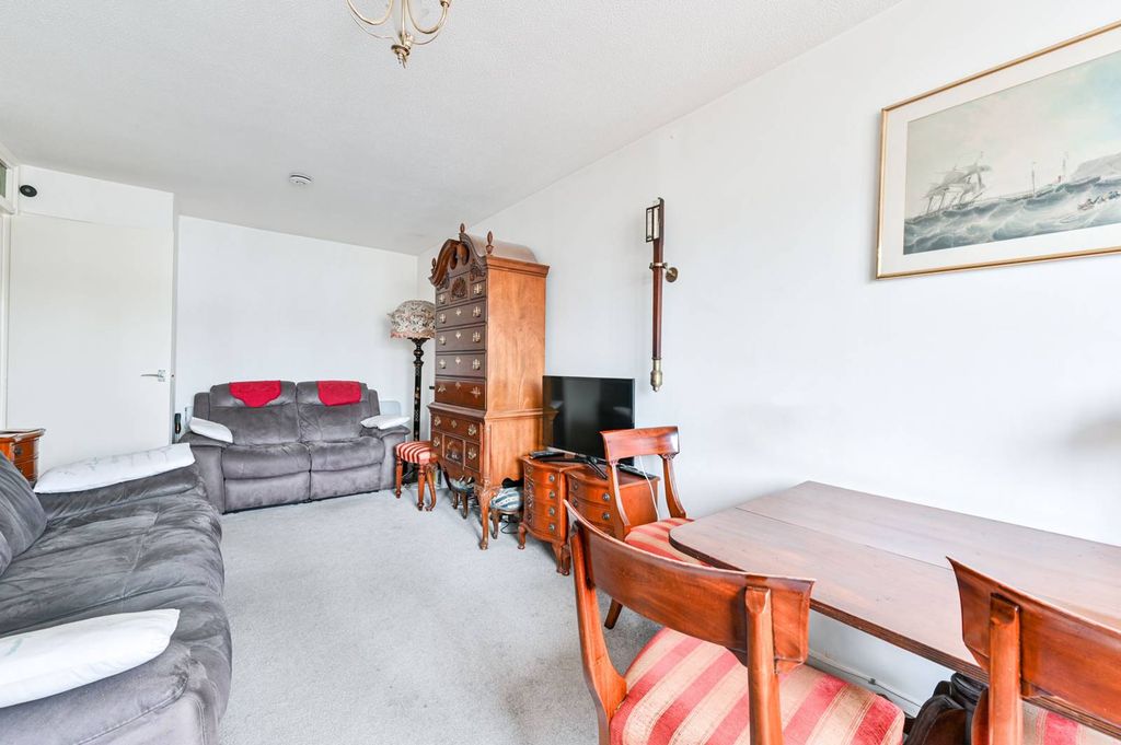 Property photo 3 of 6