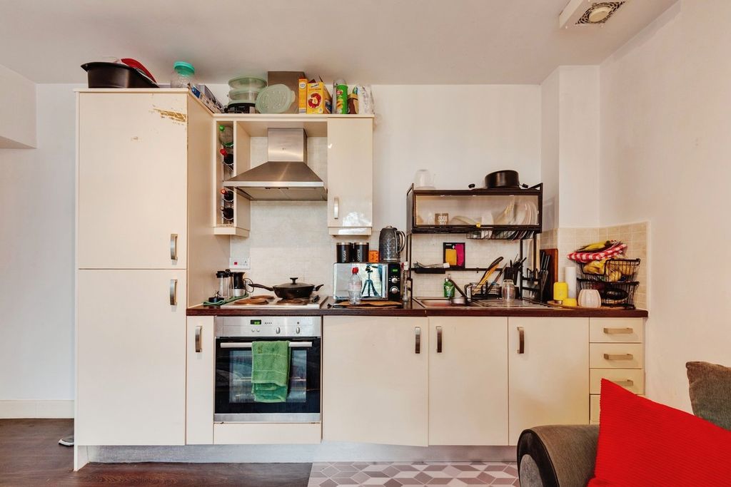 2 bed flat for saleLawson Road, Runcorn WA7 photo 5