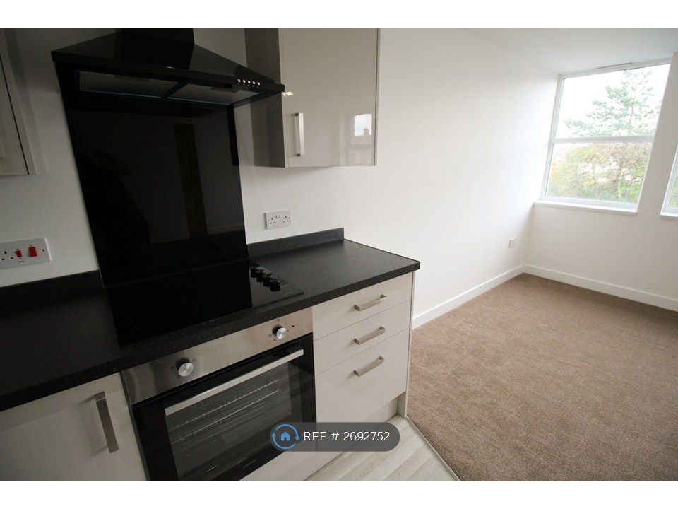 Property photo 3 of 10 Kitchen