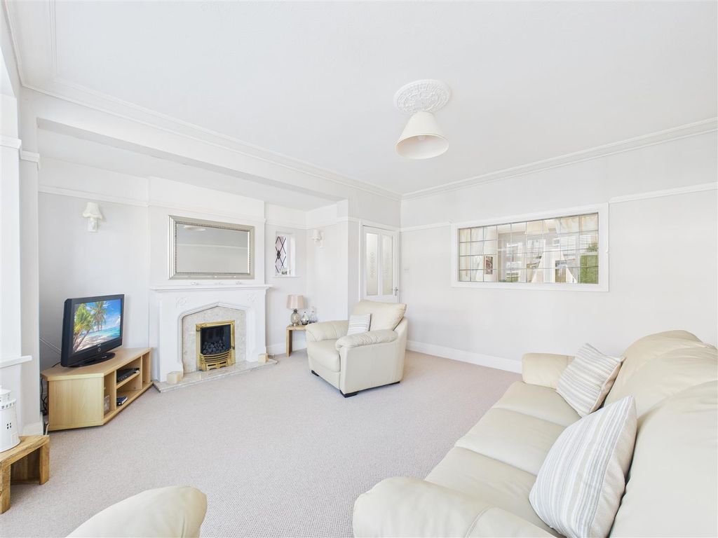 Property photo 3 of 13 Cam05451G0-Pr0056-Still007.Jpg