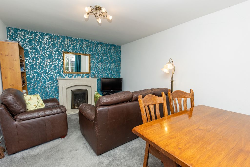 Property photo 2 of 14 Living/ Dining Room