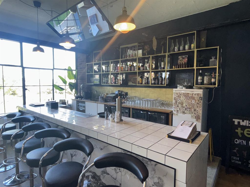 Property photo 3 of 7 Photo 2