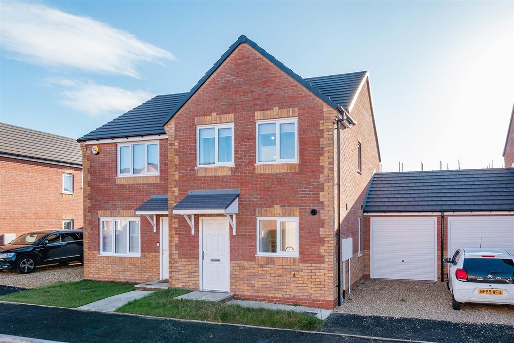Property photo 2 of 11 External_2.Jpg