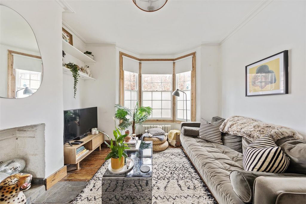 Property photo 2 of 23