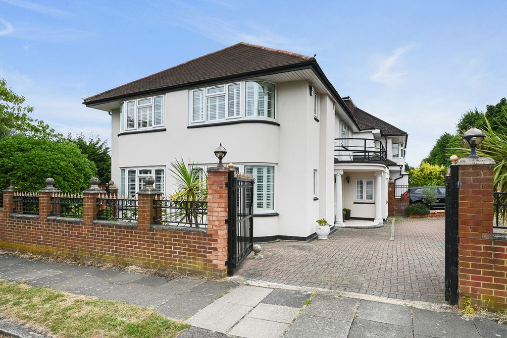 Property photo 1 of 24